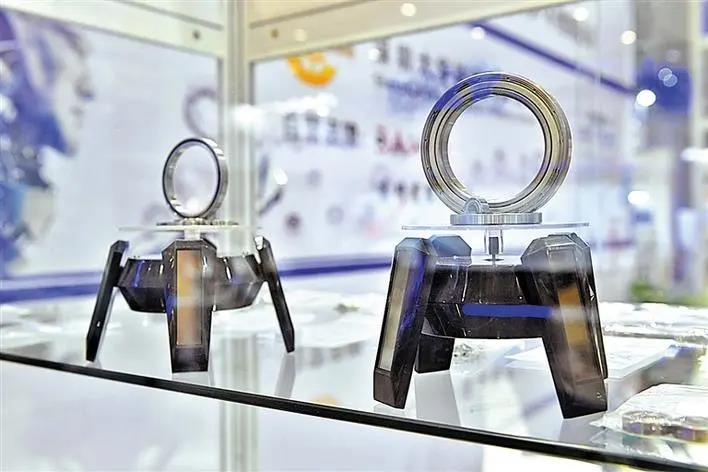 大華軸承 搶抓“互聯(lián)”機(jī)遇 產(chǎn)銷逆勢(shì)上揚(yáng) 大華軸承 搶抓“互聯(lián)”機(jī)遇 產(chǎn)銷逆勢(shì)上揚(yáng)